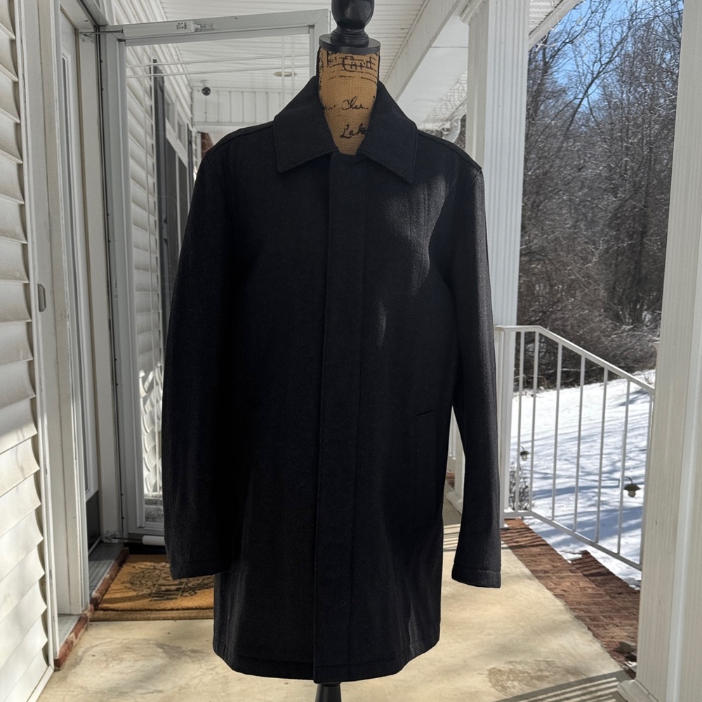 Kenneth Cole New York Men's Black Overcoat. Size Large.